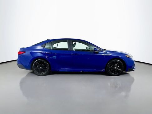 Used 2025 Toyota Camry SE FWD image 9