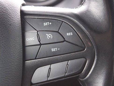 Used 2018 Dodge Challenger SXT image 26