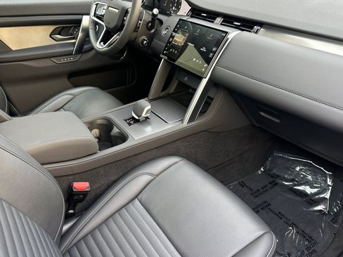 Certified 2025 Land Rover Discovery Sport Dynamic SE image 17