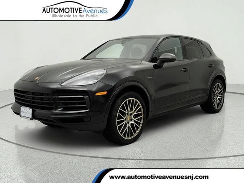 Used 2022 Porsche Cayenne Platinum Edition w/ Premium Package Plus AWD/4WD image 1