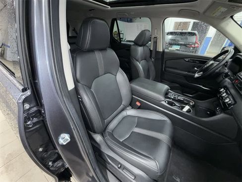 Used 2024 Honda Pilot Touring image 16