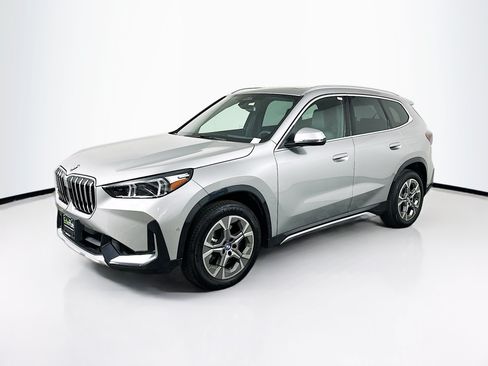 Used 2025 BMW X1 xDrive28i AWD/4WD image 3