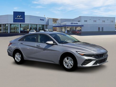 Certified 2026 Hyundai Elantra SE FWD image 10