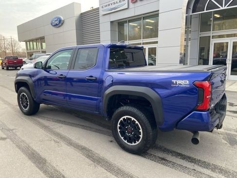 Used 2024 Toyota Tacoma TRD Off-Road image 4