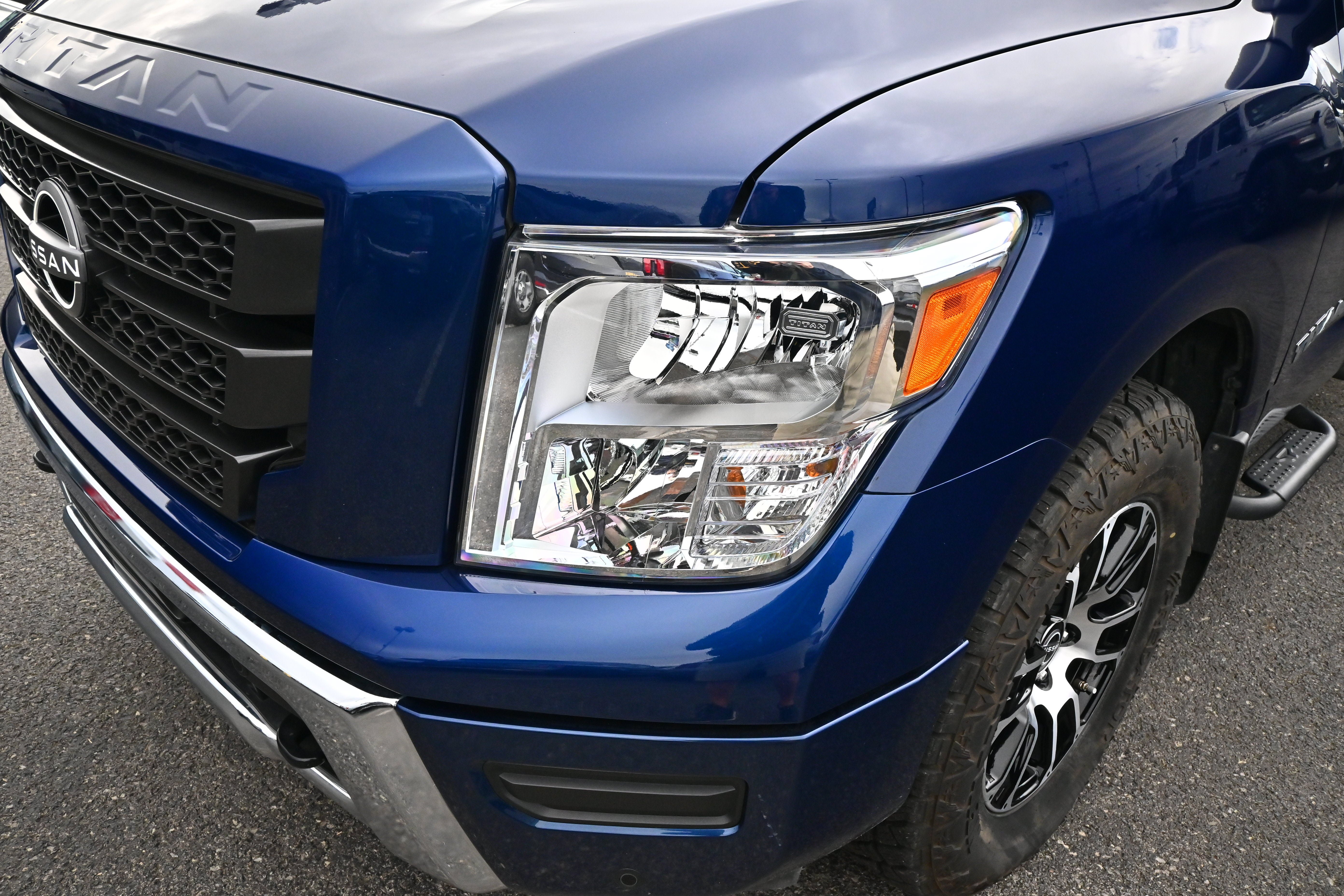Certified 2024 Nissan Titan SV w/ SV Convenience Package AWD/4WD image 13