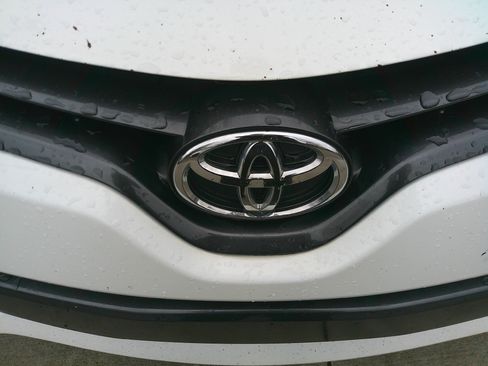 Used 2016 Toyota Corolla LE image 3