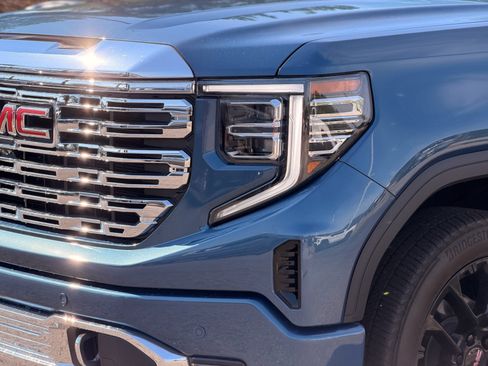 Used 2025 GMC Sierra 1500 Denali w/ Denali Reserve Package AWD/4WD image 8