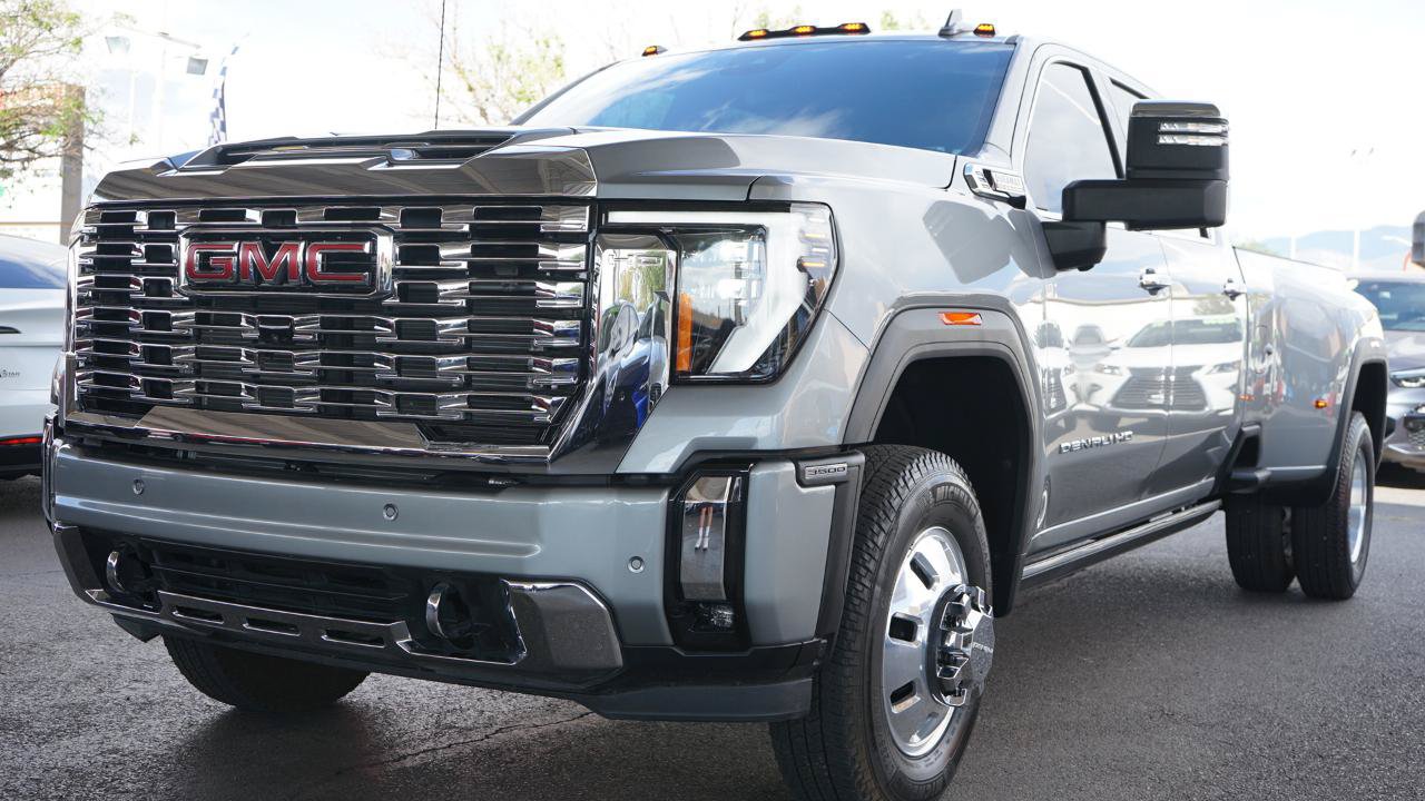 Used 2025 GMC Sierra 3500 Denali w/ Denali Reserve Package AWD/4WD image 33