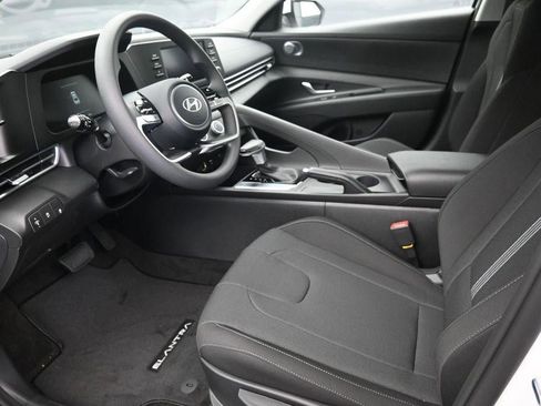 New 2026 Hyundai Elantra SE FWD image 9