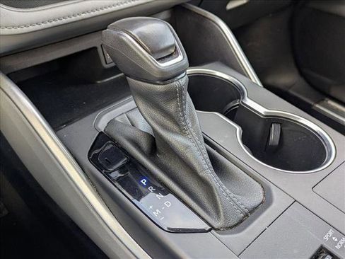 Used 2023 Toyota Highlander LE image 12