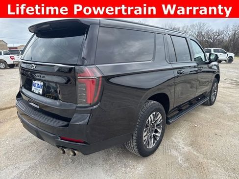 Used 2025 Chevrolet Suburban Z71 image 7