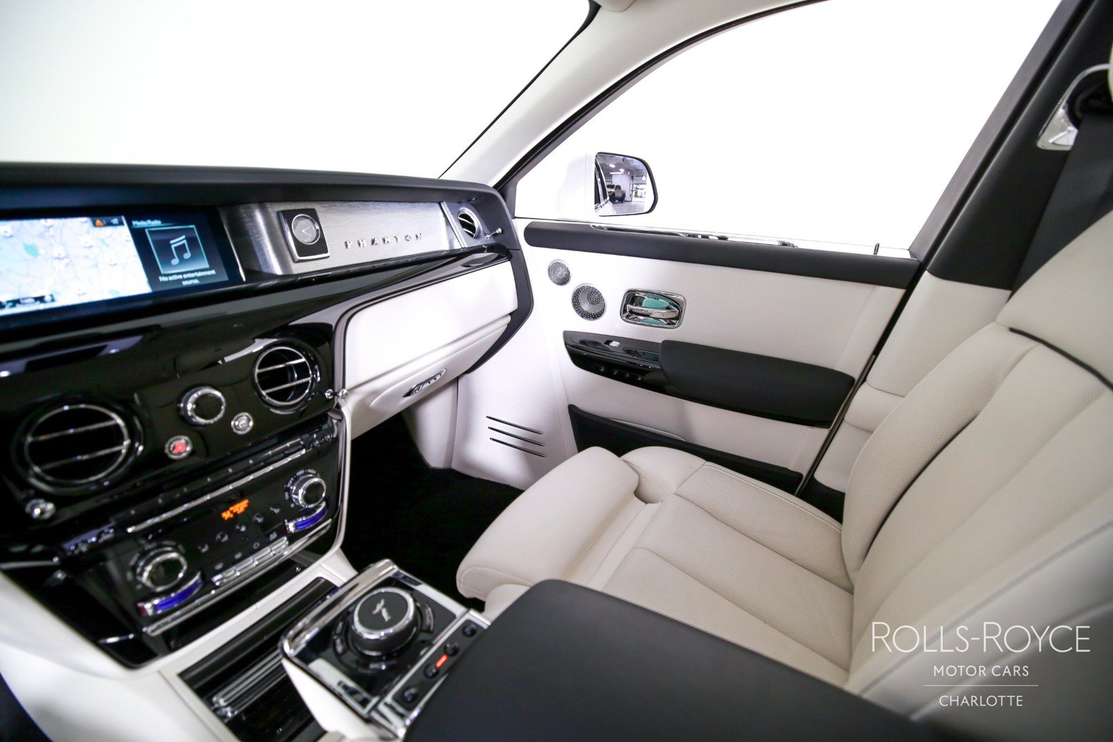 Certified 2024 Rolls-Royce Phantom Sedan RWD image 16