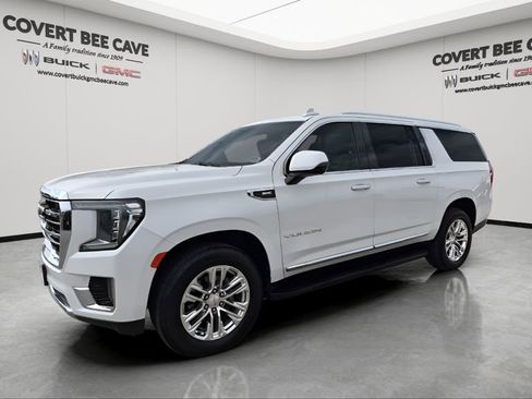 Used 2022 GMC Yukon XL SLT w/ SLT Premium Package image 3