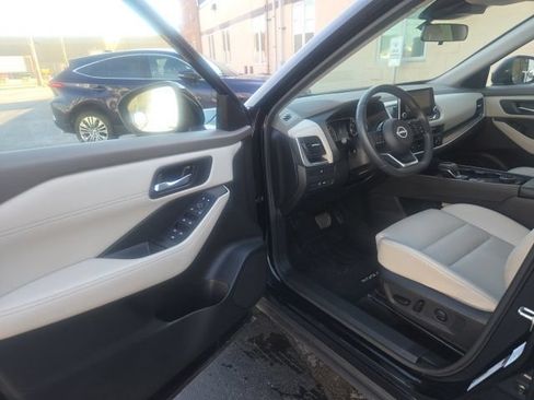 Used 2023 Nissan Rogue SV w/ SV Premium B Package AWD/4WD image 17