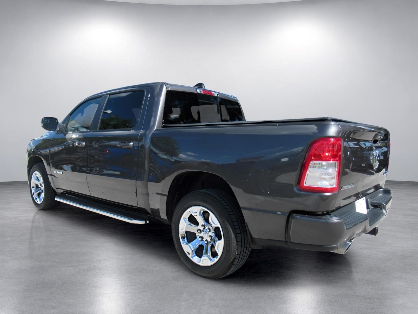 Used 2019 RAM 1500 4x4 Crew Cab image 5