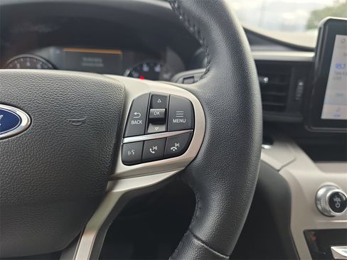 Used 2024 Ford Explorer XLT image 23