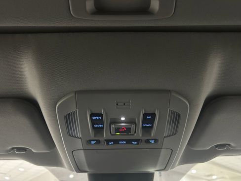 Used 2022 Toyota Highlander XLE image 16