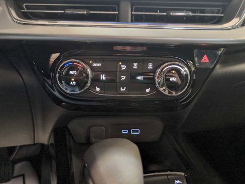 New 2026 Chevrolet Trax LT w/ Sunroof Package FWD image 17