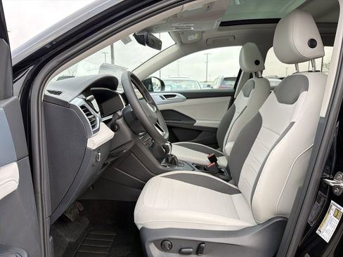 New 2026 Volkswagen Taos SE FWD image 11