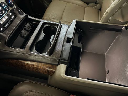 Used 2015 Chevrolet Suburban LTZ RWD image 51