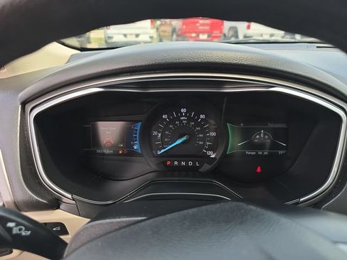 Used 2020 Ford Fusion SE FWD image 11