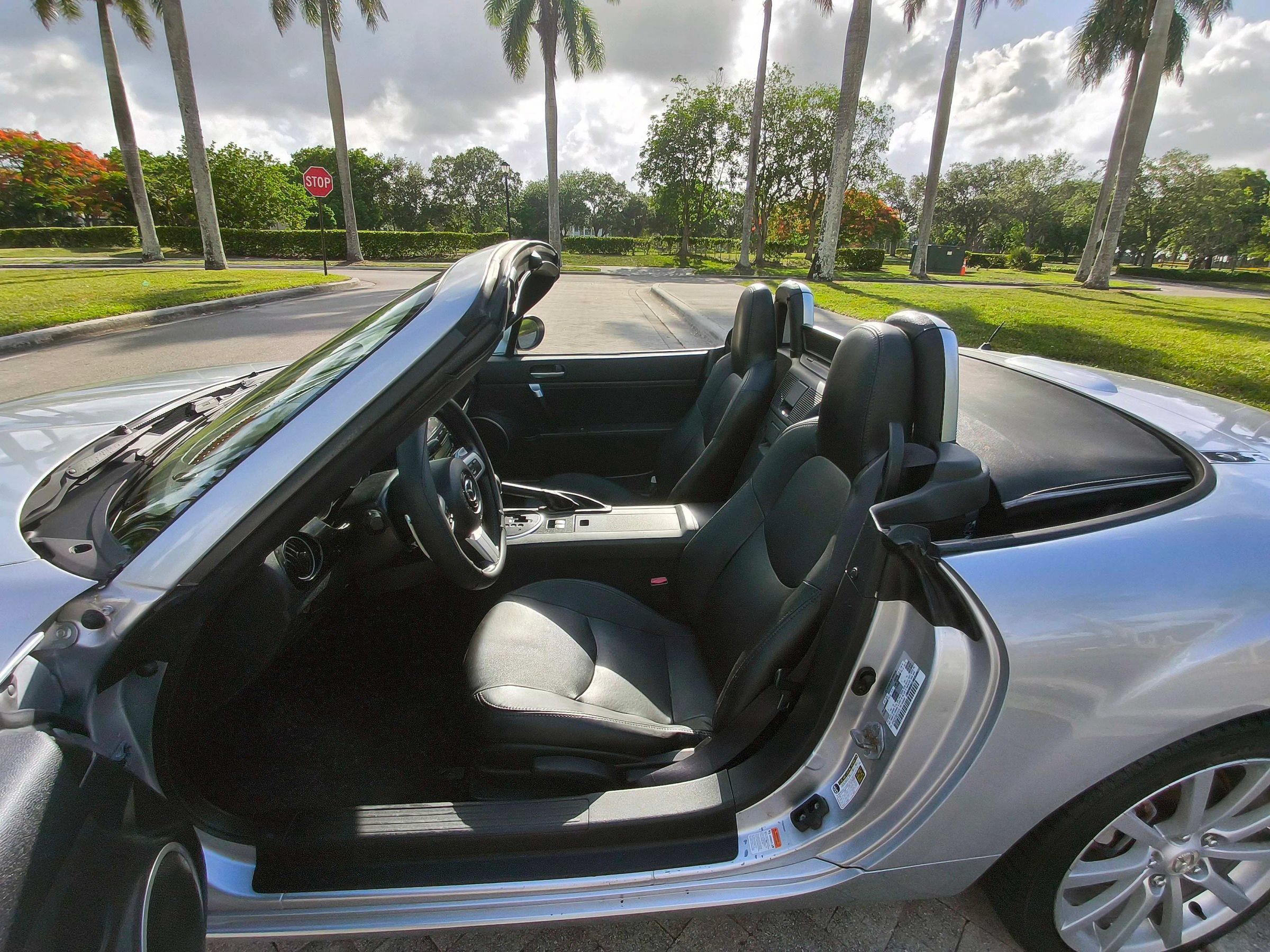 Used 2006 MAZDA MX-5 Miata Grand Touring RWD image 20