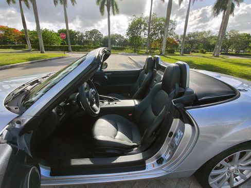 Used 2006 MAZDA MX-5 Miata Grand Touring RWD image 20