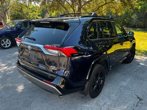Used 2019 Toyota RAV4 XSE image 4