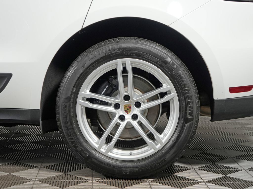 Certified 2025 Porsche Macan w/ Premium Package Plus AWD/4WD image 14