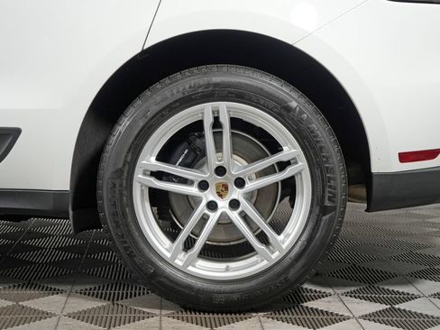 Certified 2025 Porsche Macan w/ Premium Package Plus AWD/4WD image 14