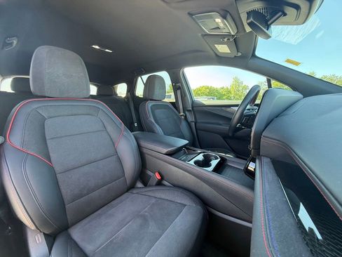 Used 2025 Chevrolet Blazer EV RS AWD/4WD image 31