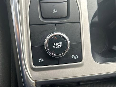 Used 2022 Ford Explorer XLT w/ Equipment Group 202A image 18