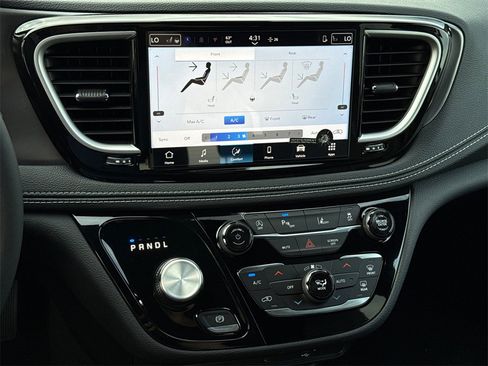 New 2026 Chrysler Pacifica Select w/ S Appearance Package image 31