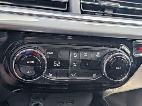 Used 2025 Chevrolet Trax LT w/ Driver Confidence Package image 12