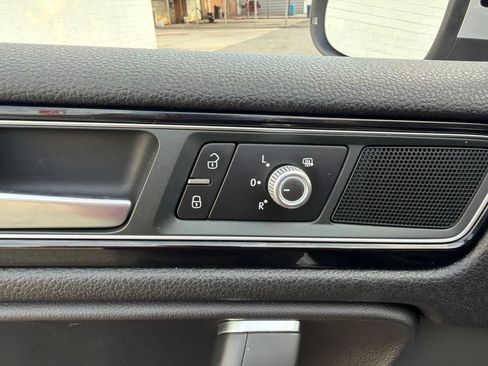 Used 2016 Volkswagen Touareg Sport AWD/4WD image 28