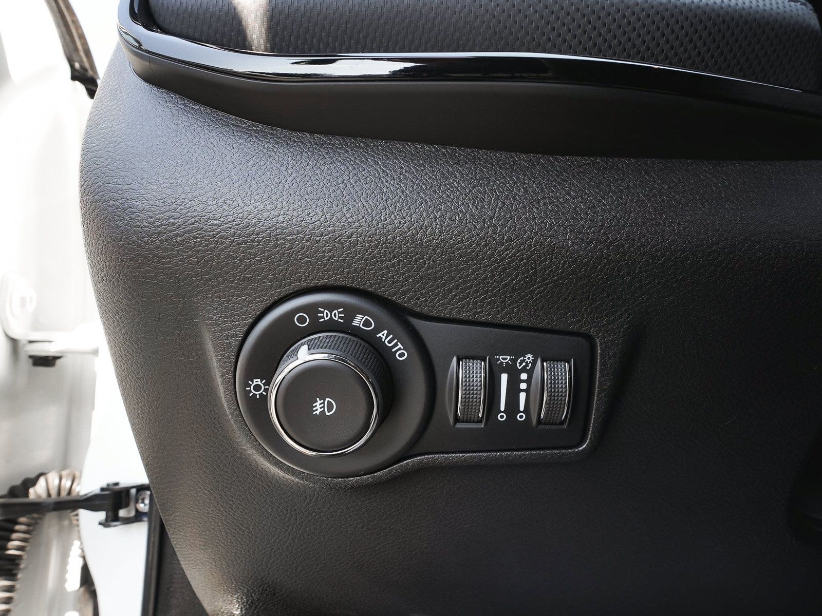 Used 2026 Jeep Compass Limited AWD/4WD image 17