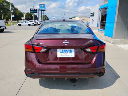 Used 2025 Nissan Altima 2.5 SV FWD image 15