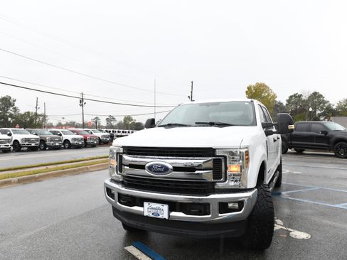 Used 2018 Ford F250 XLT w/ XLT Value Package image 4