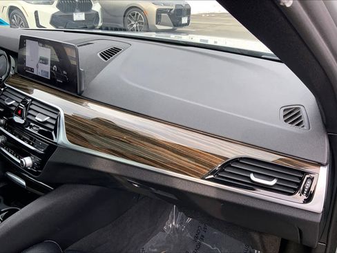 Used 2018 BMW 530i xDrive image 18