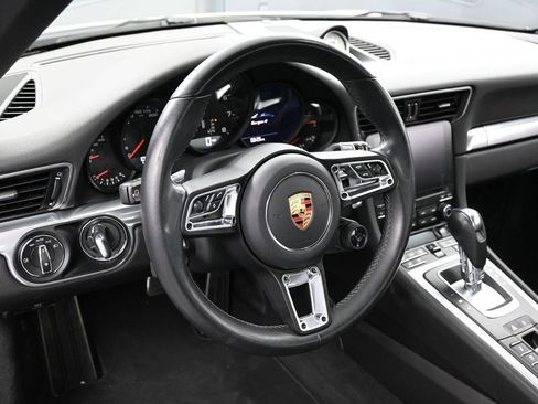 Certified 2019 Porsche 911 Targa 4 AWD/4WD image 18