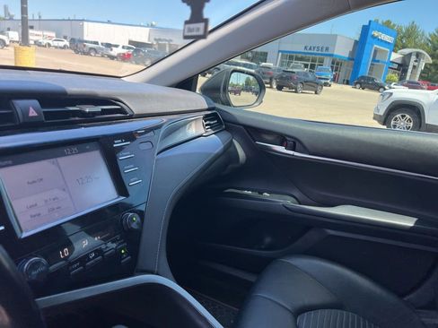 Used 2019 Toyota Camry SE w/ Carpet Mat Package FWD image 20