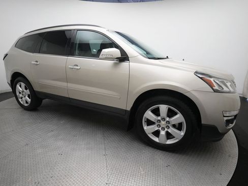 Used 2016 Chevrolet Traverse LT w/ Style and Technology Package FWD image 34