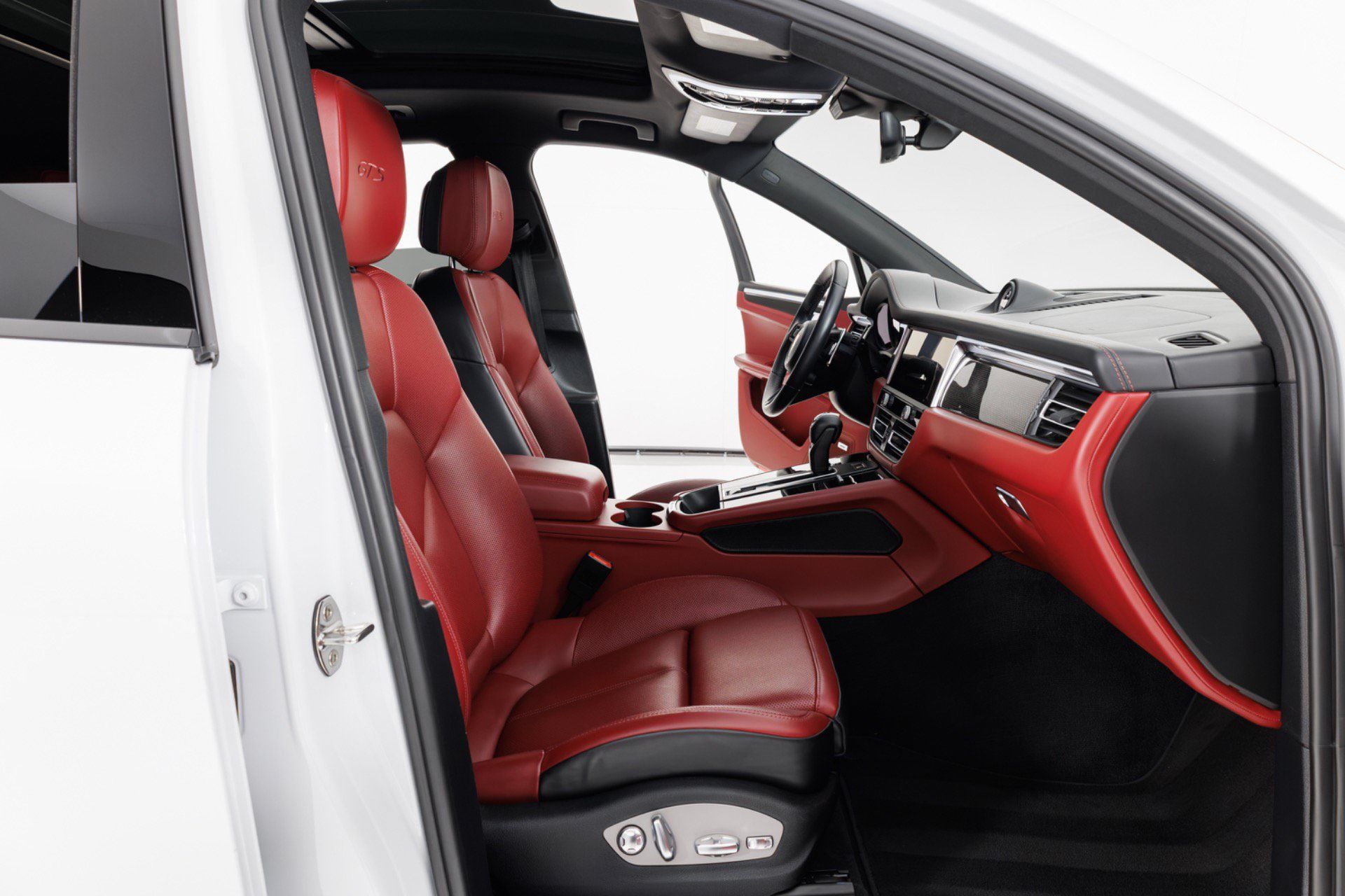 Used 2022 Porsche Macan GTS AWD/4WD image 39