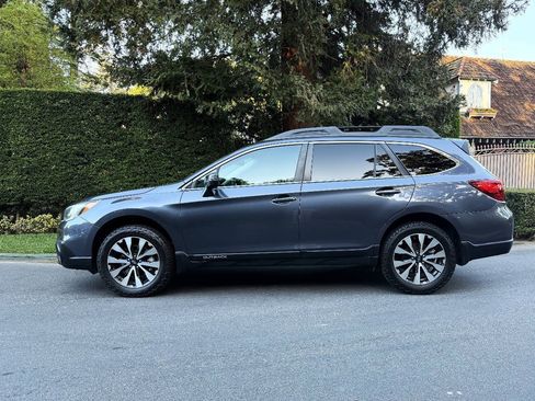 Used 2016 Subaru Outback 2.5i Limited AWD/4WD image 3