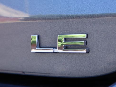 Used 2023 Toyota Highlander LE FWD image 29