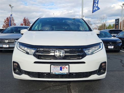 New 2026 Honda Odyssey Touring image 2