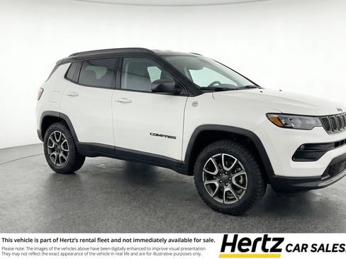 Used 2025 Jeep Compass Trailhawk AWD/4WD image 1