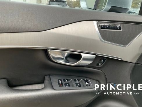 Certified 2022 Volvo XC90 T5 Momentum image 12