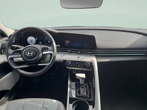Used 2025 Hyundai Elantra Limited FWD image 11