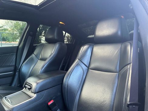 Used 2017 Dodge Charger SXT w/ Plus Group RWD image 13